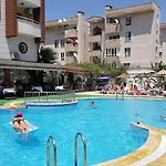 Aparthotel Golden Moon 2*