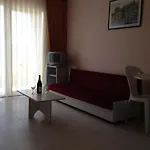 Golden Moon Aparthotel 2*