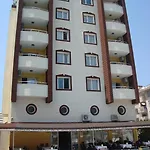 Golden Moon كوشاداسيه