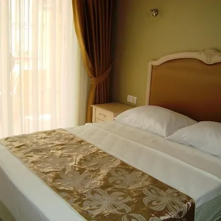 Golden Moon 아파트호텔 쿠사다시