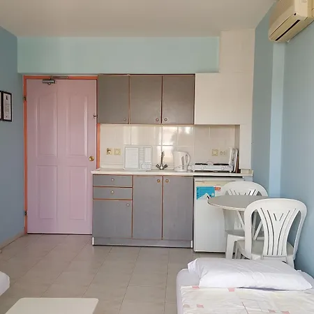 Golden Moon 아파트호텔 쿠사다시