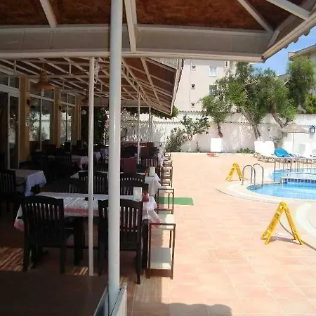 Golden Moon 아파트호텔 쿠사다시