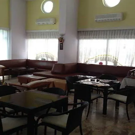 아파트호텔 Golden Moon 쿠사다시