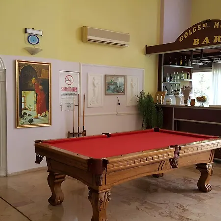 Golden Moon 아파트호텔 쿠사다시