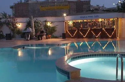 Golden Moon كوشاداسيه